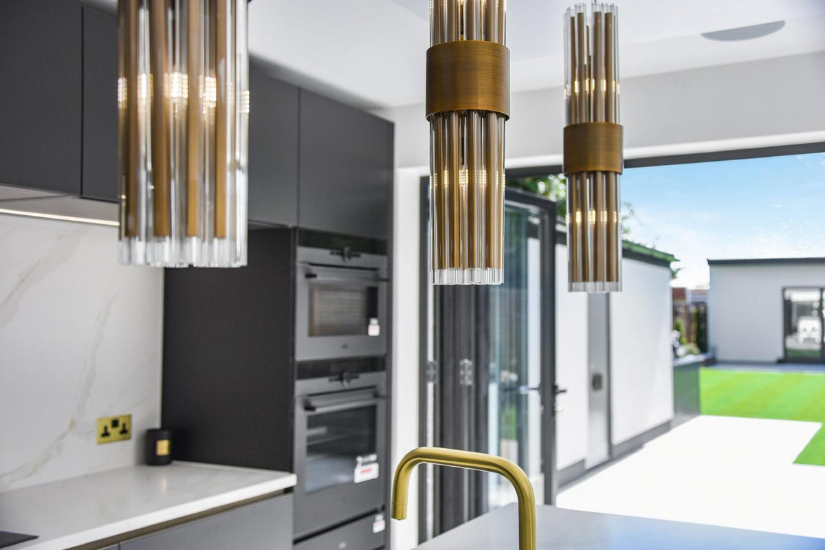 WELL-FURNISHED KITCHEN AREA
